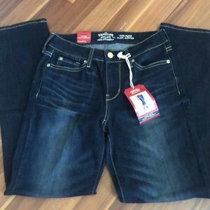 New Levi’s mid-rise slim jean